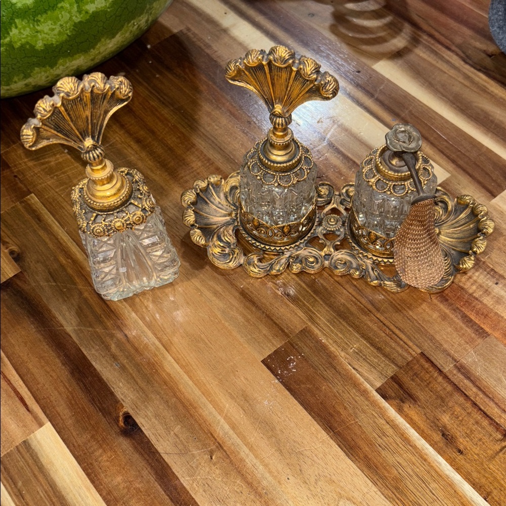 Elegant, vintage Ormolu Gold Filigree Perfume Tray and Perfume bottles - Picture 5 of 8